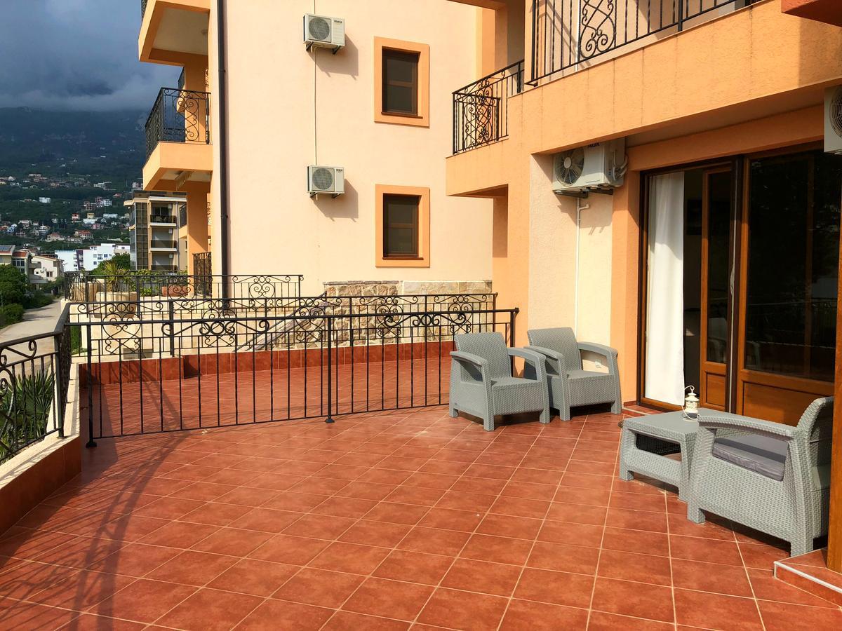 Sun&Sea Apartment Dobra Voda Bagian luar foto