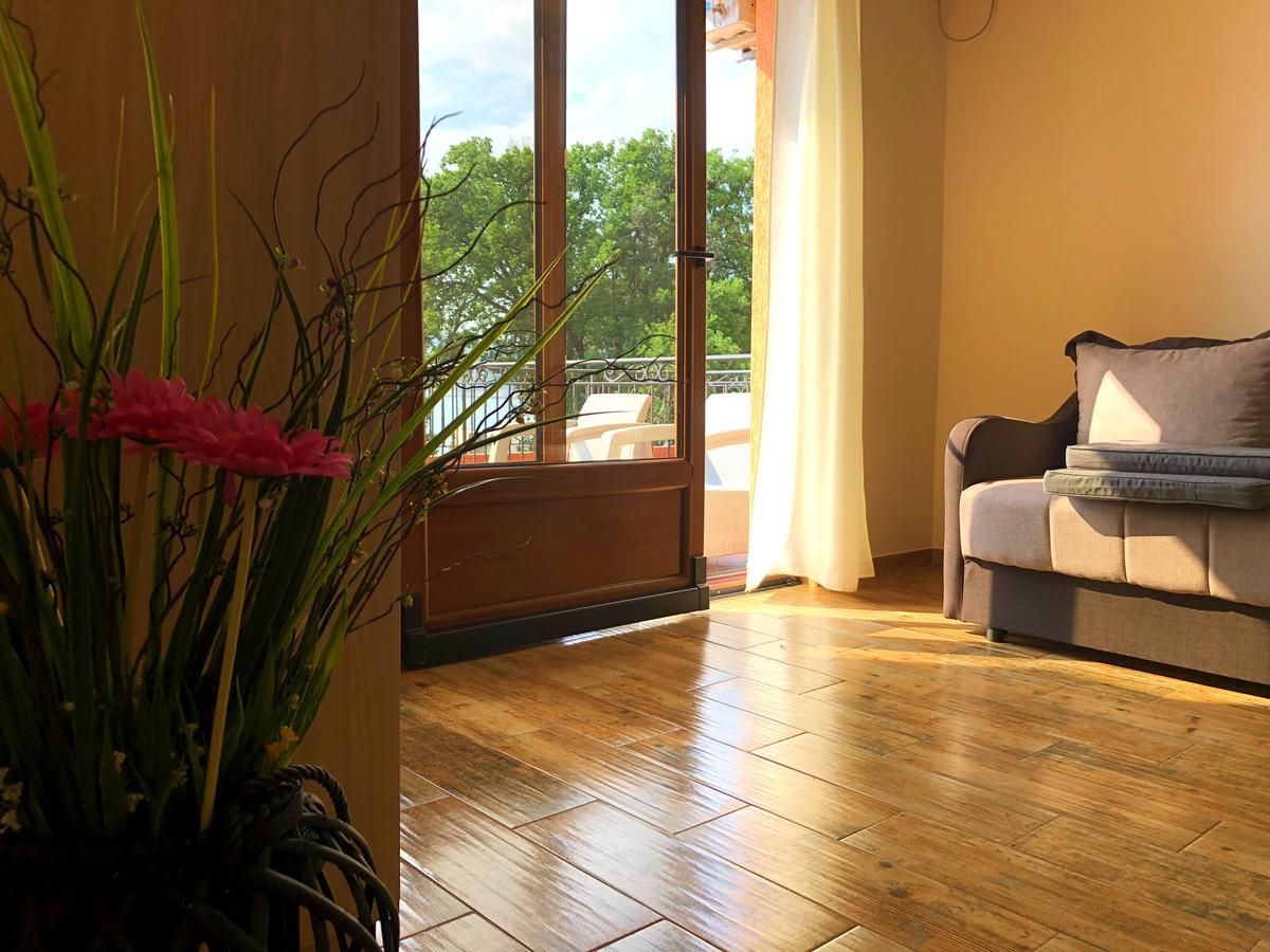 Sun&Sea Apartment Dobra Voda Bagian luar foto